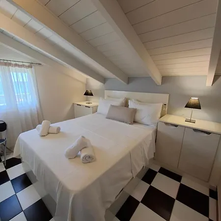 Apartament Stefanos *