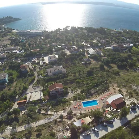 史帝法诺公寓 *